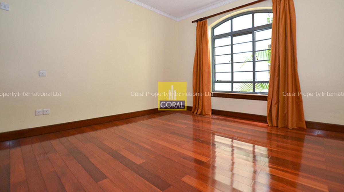 3 Bed Apartment in Riverside - 5