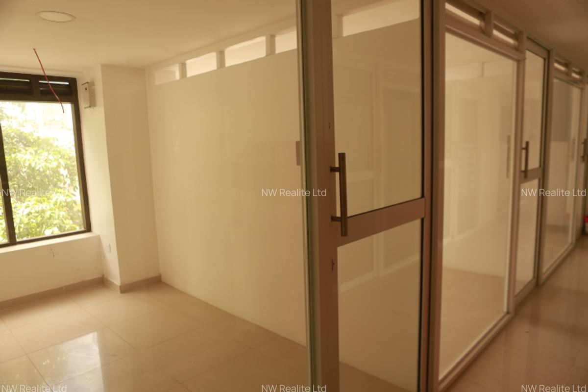 Shop with Service Charge Included at Kenyatta Avenue & Moi Avenue Intersection - 5