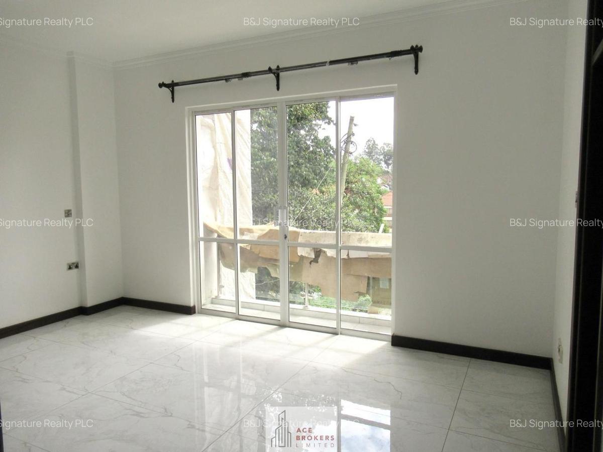 2 Bed Apartment with En Suite in Brookside - 2