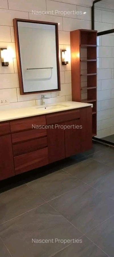 4 Bed House with En Suite in Nyari - 12