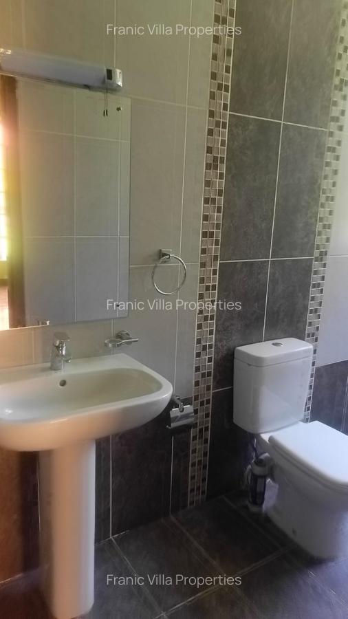 4 Bed Villa with En Suite at Rosslyn Lone Tree - 12