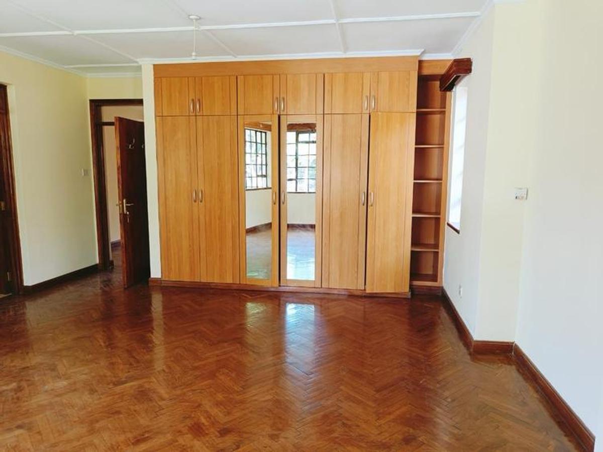 5 Bed Townhouse with En Suite at Lavington - 15