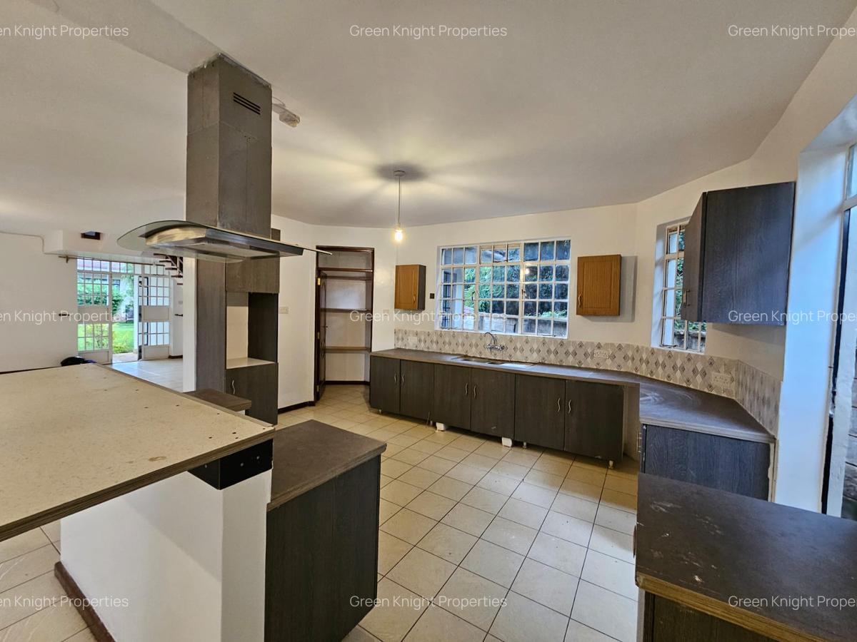 4 Bed Townhouse with En Suite in Spring Valley - 8