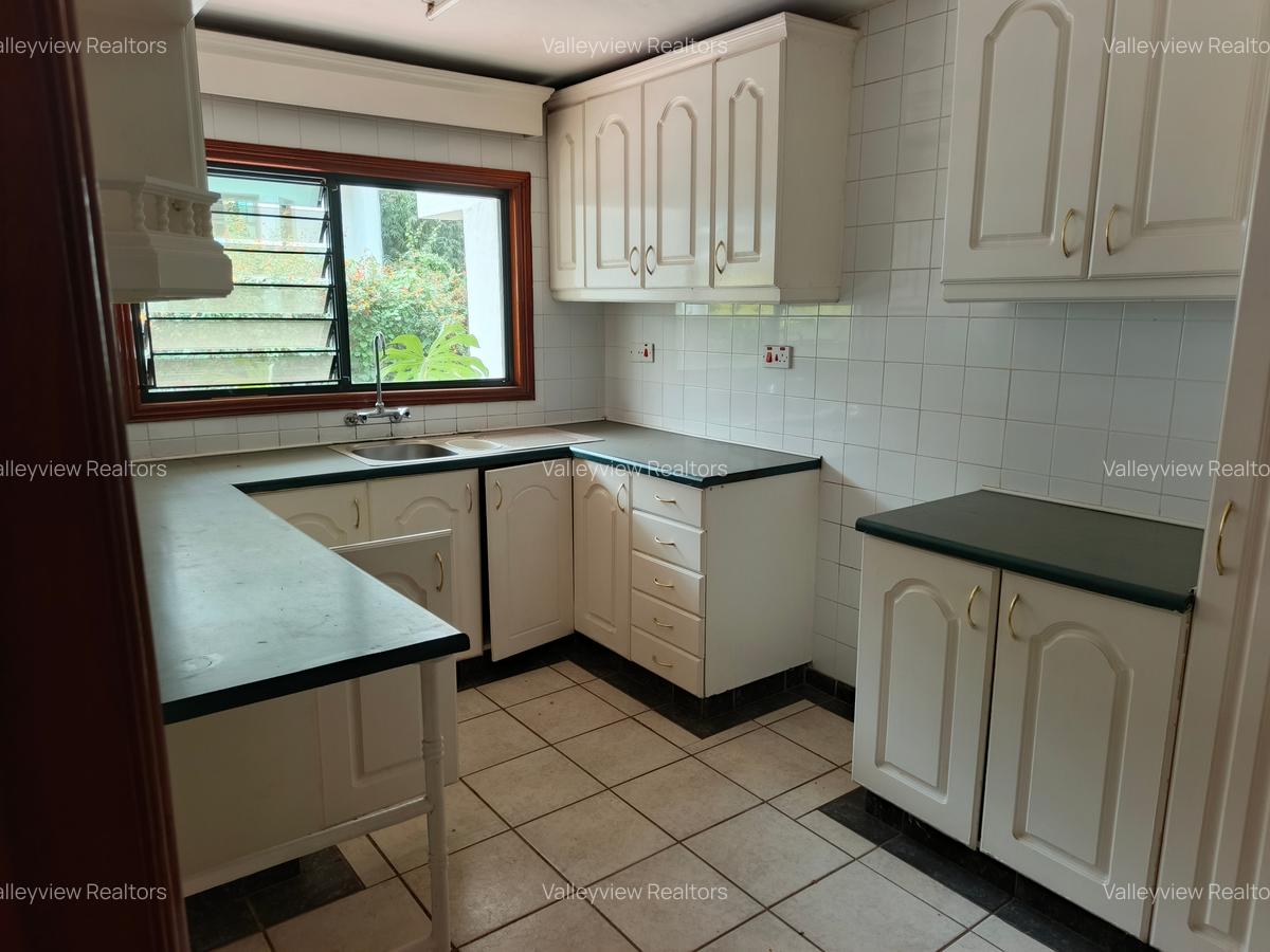 2 Bed Townhouse with En Suite at Kileleshwa - 3
