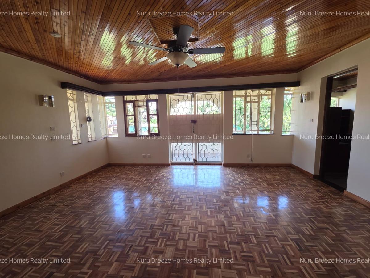 5 Bed House with En Suite in Runda - 12