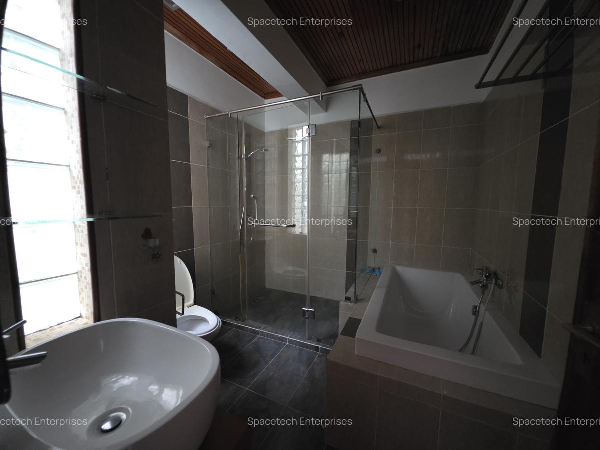 4 Bed Townhouse with En Suite in Spring Valley - 18