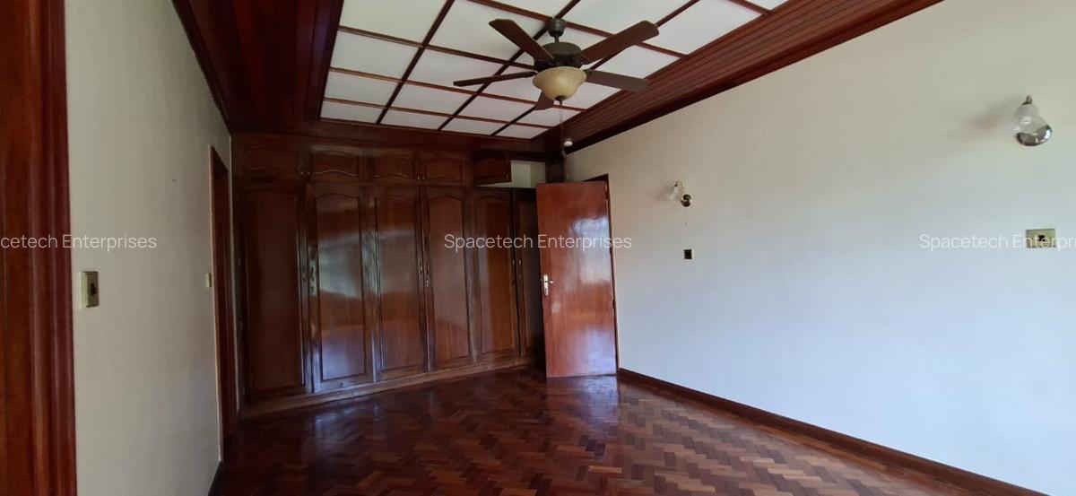 5 Bed House with En Suite in Runda - 10