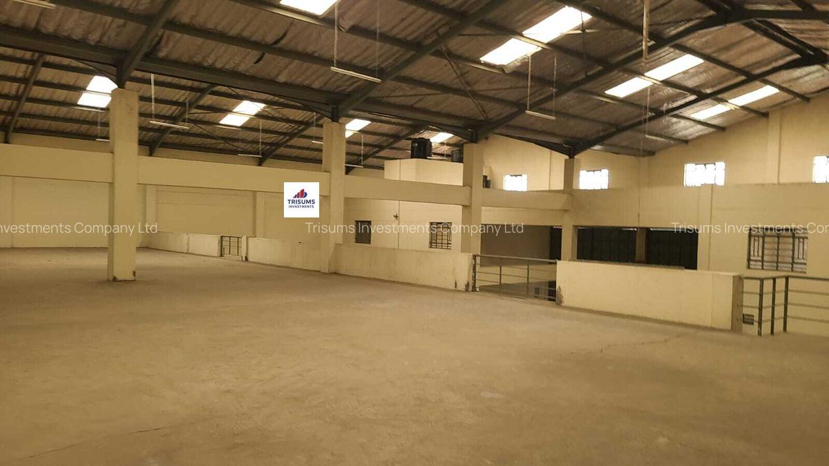 300,000 ft² Warehouse with Fibre Internet in Industrial Area - 11