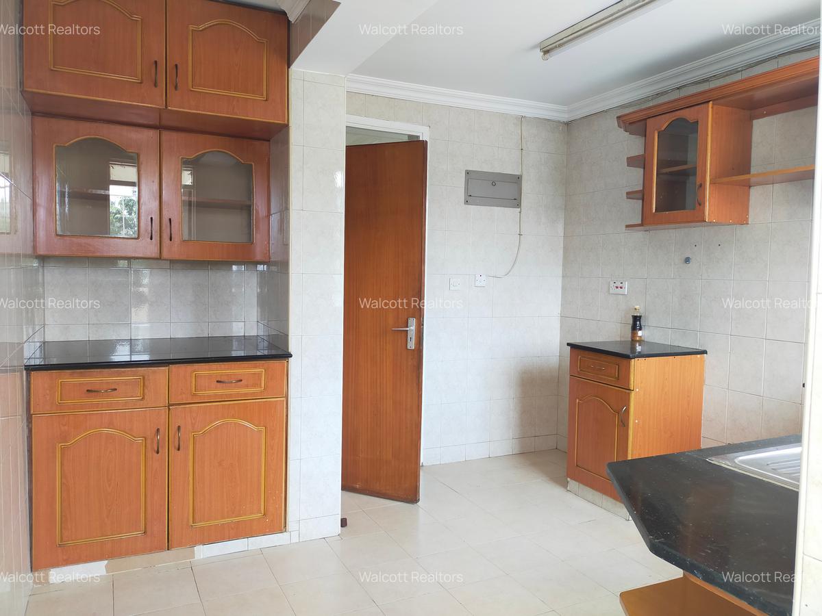4 Bed Apartment with En Suite in Kilimani - 4
