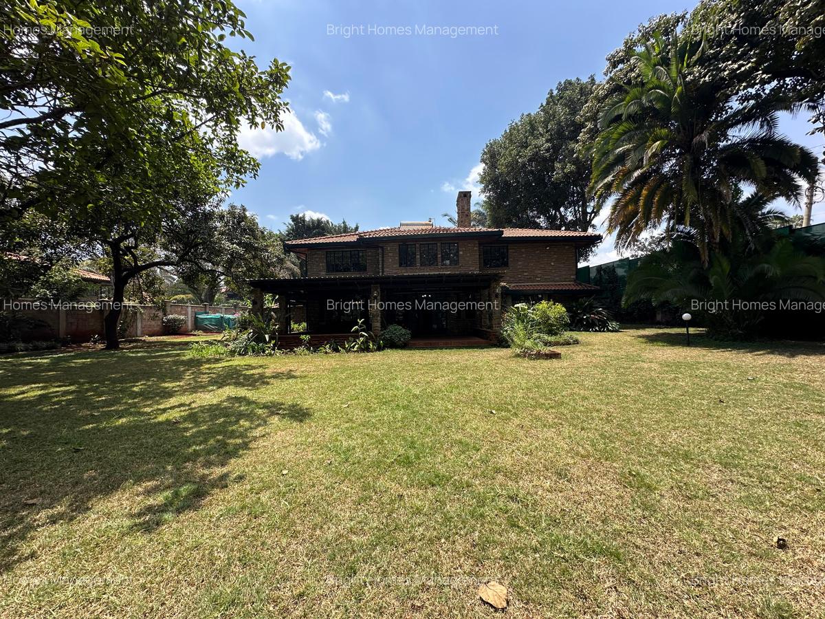 5 Bed House with En Suite in Runda - 1
