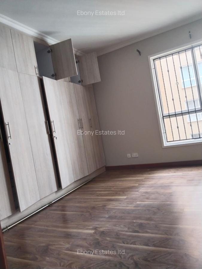 3 Bed Apartment with En Suite in Riverside - 4
