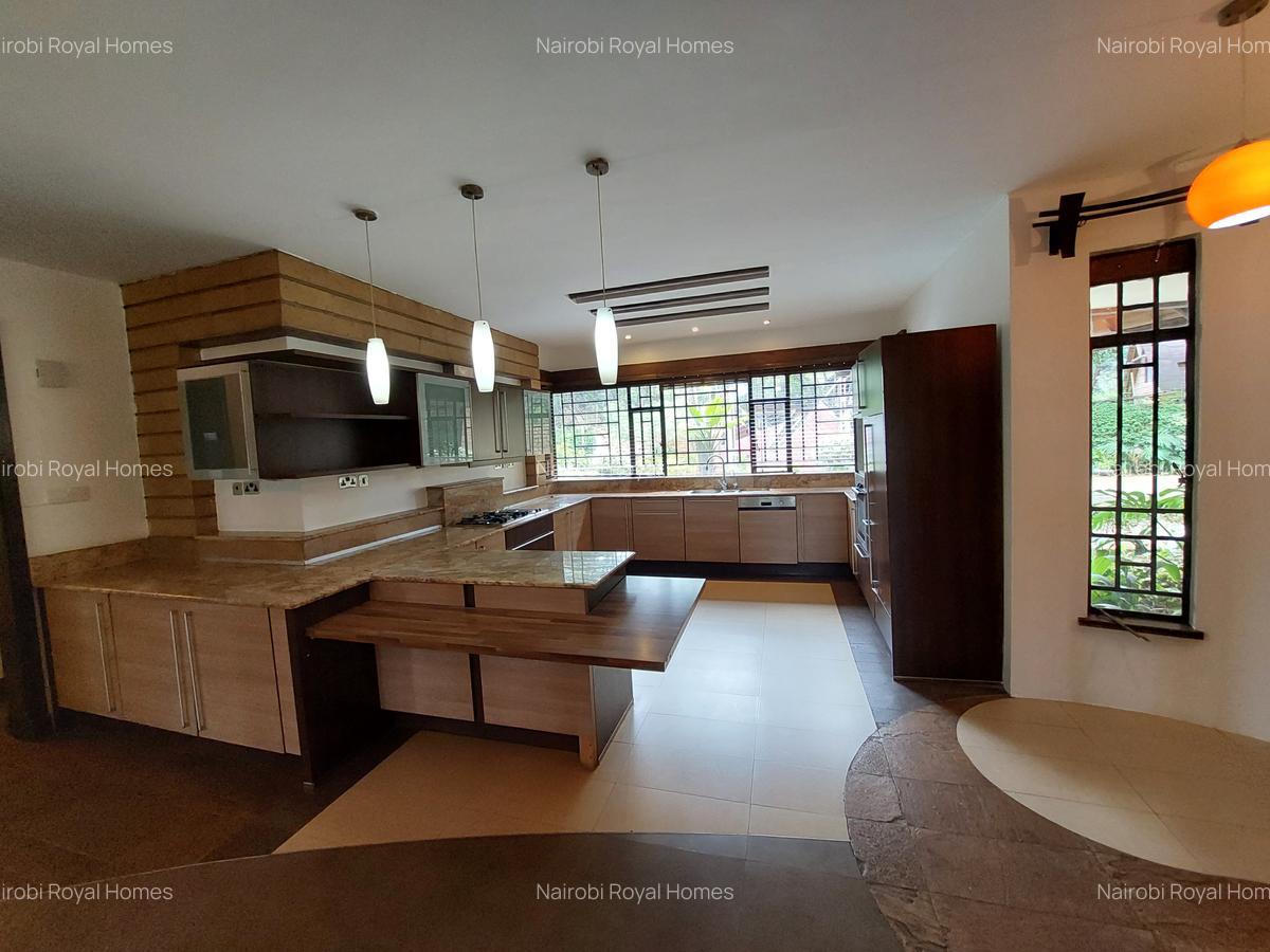 5 Bed House with En Suite at Lake View - 20