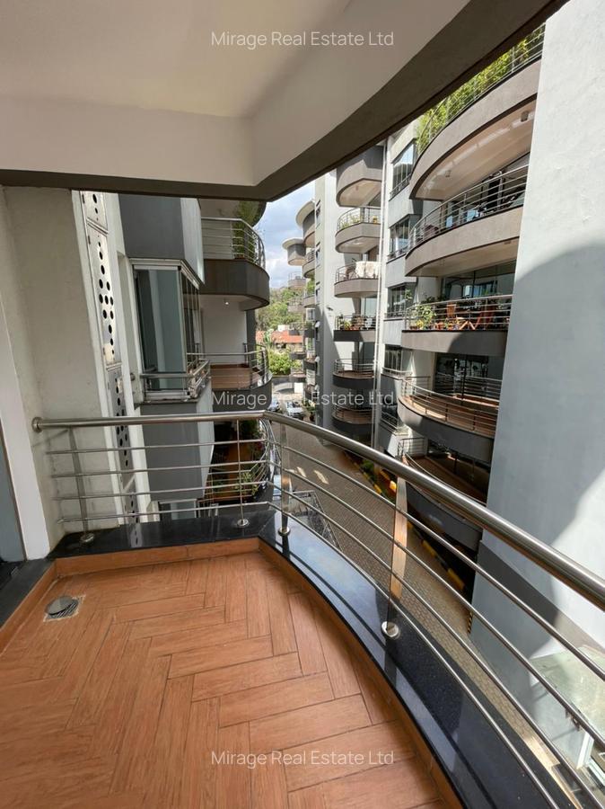 3 Bed Apartment with En Suite in Riverside - 17