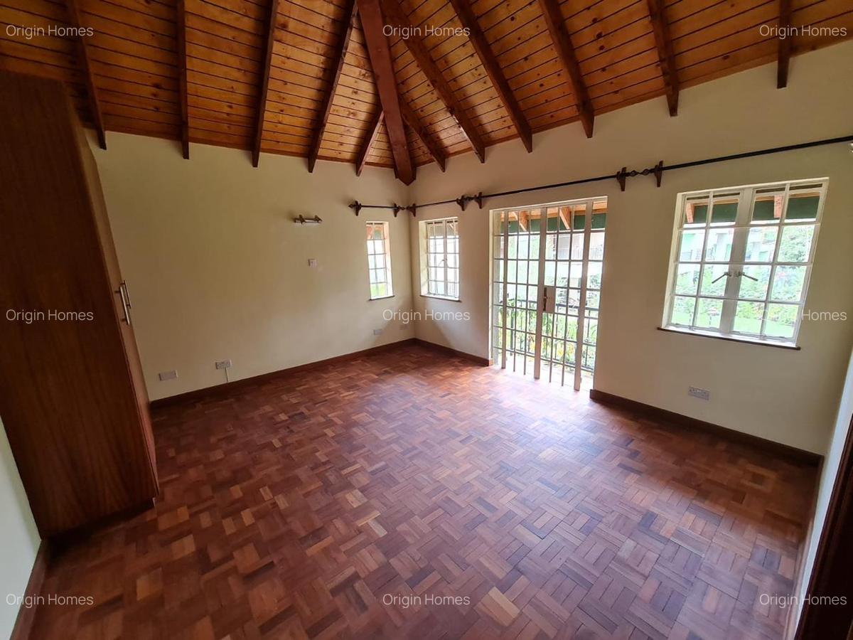 4 Bed Townhouse with En Suite at Lavington - 8