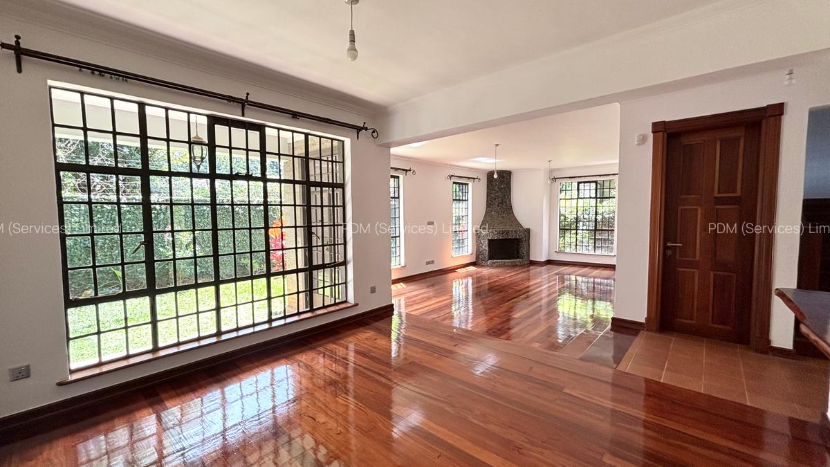 4 Bed Villa with En Suite in Spring Valley - 3