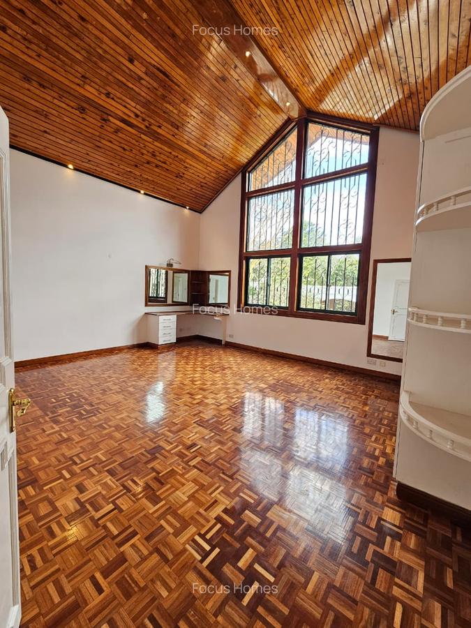 5 Bed Townhouse with Swimming Pool in Spring Valley - 14