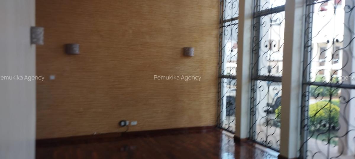 6 Bed Townhouse in Valley Arcade - 8