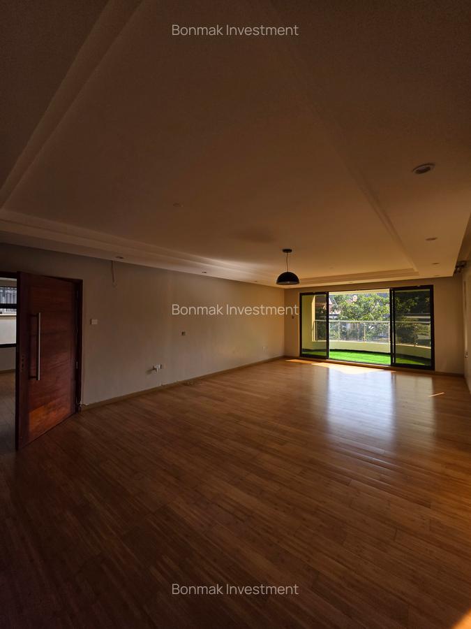 5 Bed Townhouse with En Suite at Lavington Green - 5