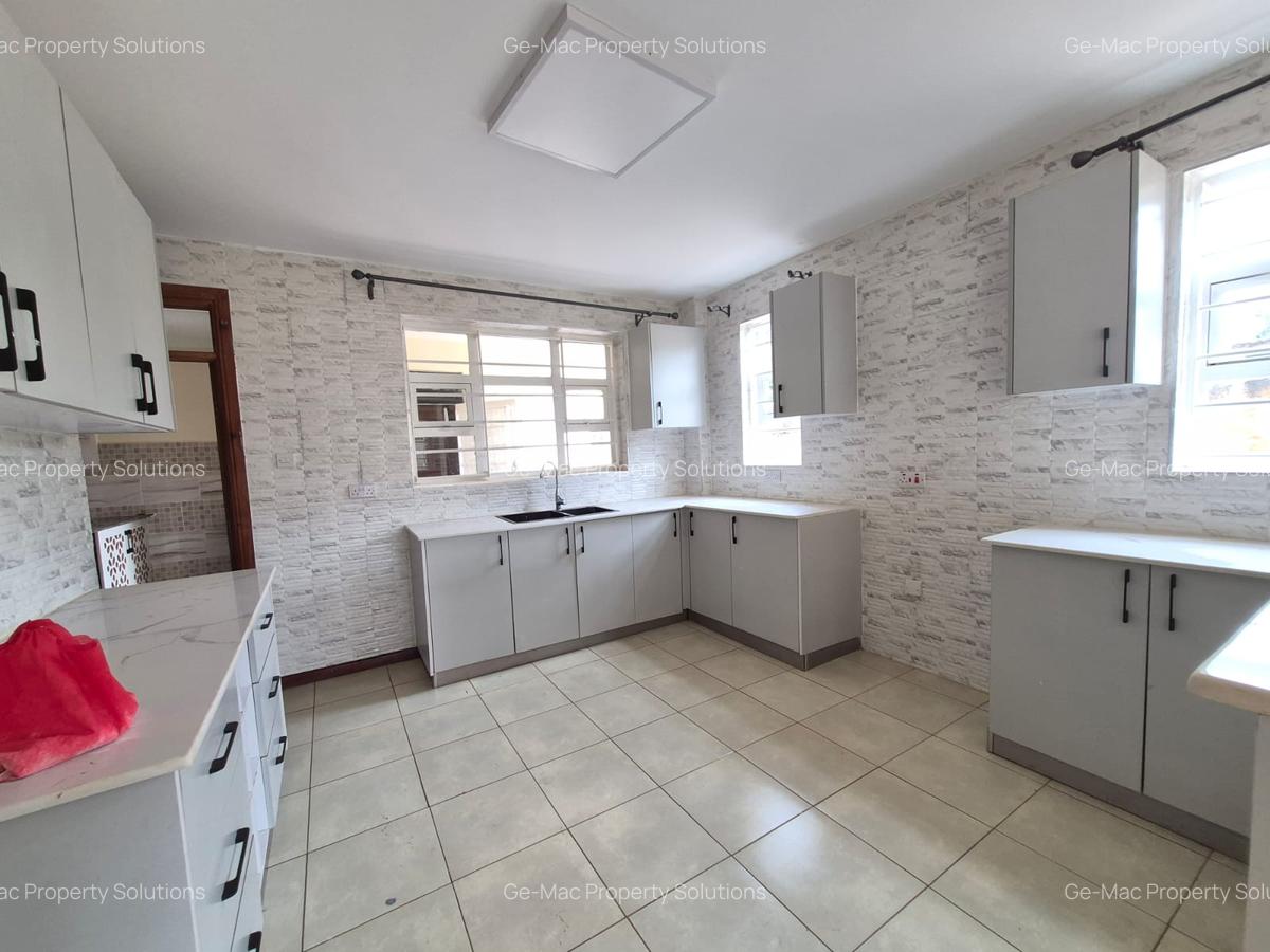 4 Bed House with En Suite in Thome - 3