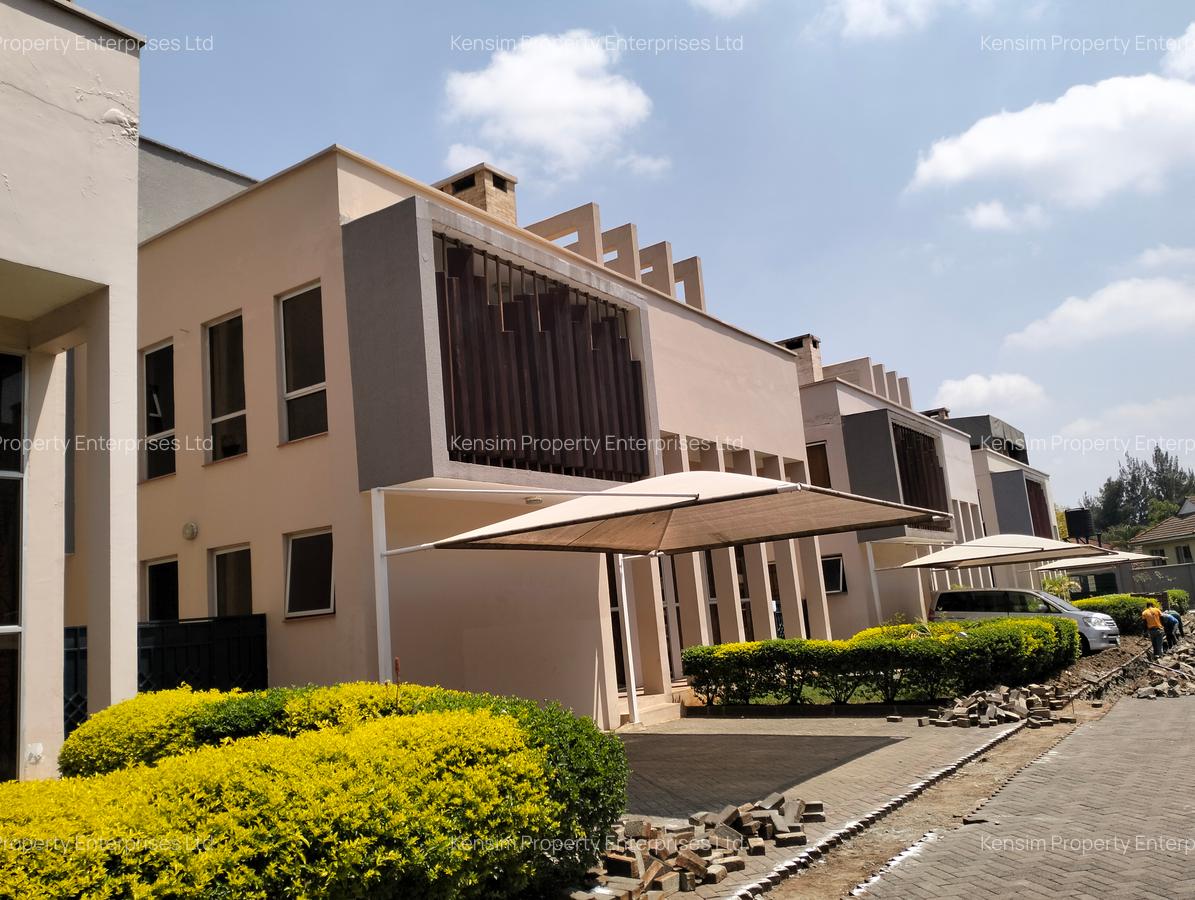 5 Bed Townhouse with En Suite in Lavington - 1