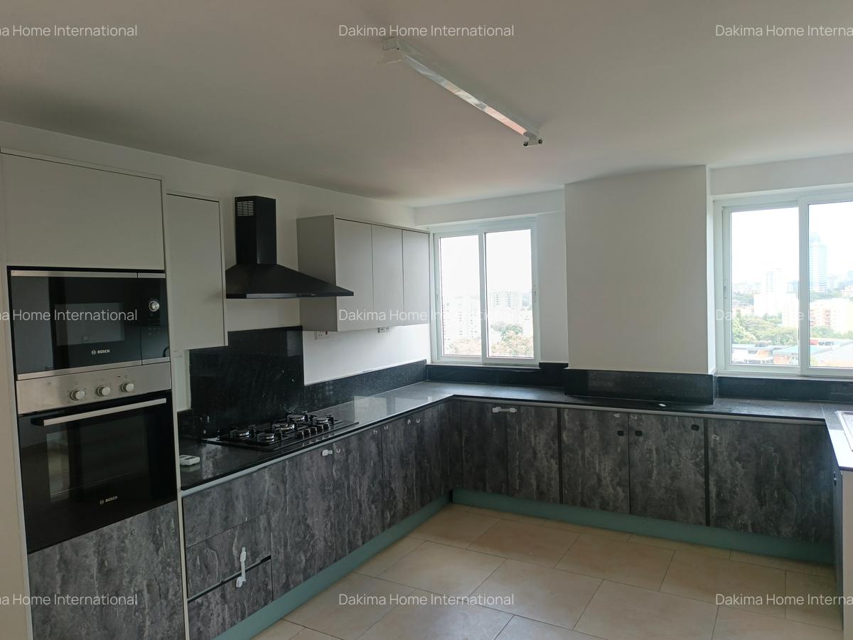 4 Bed Apartment with En Suite in Spring Valley - 3