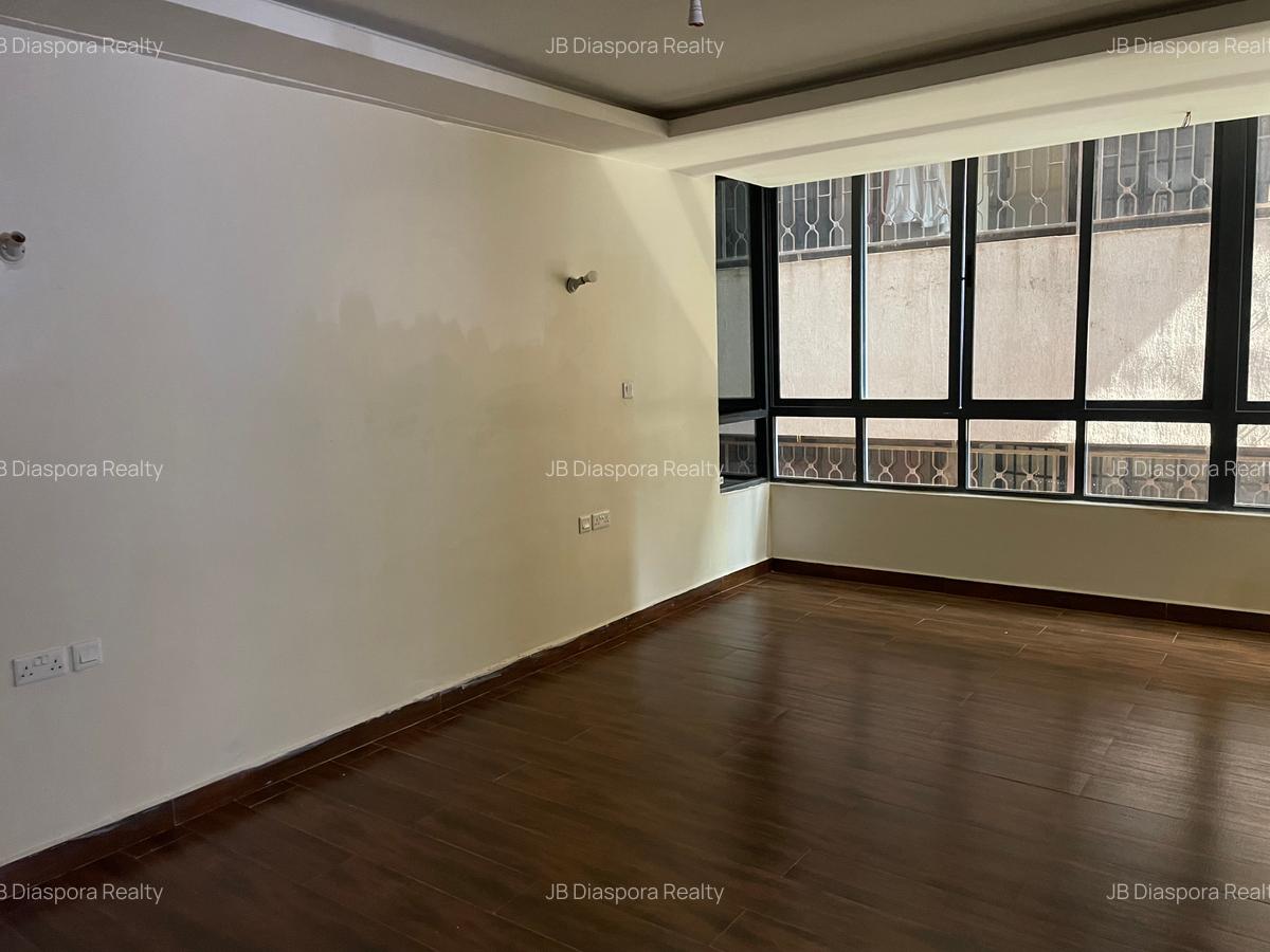 4 Bed Apartment with En Suite in Parklands - 2