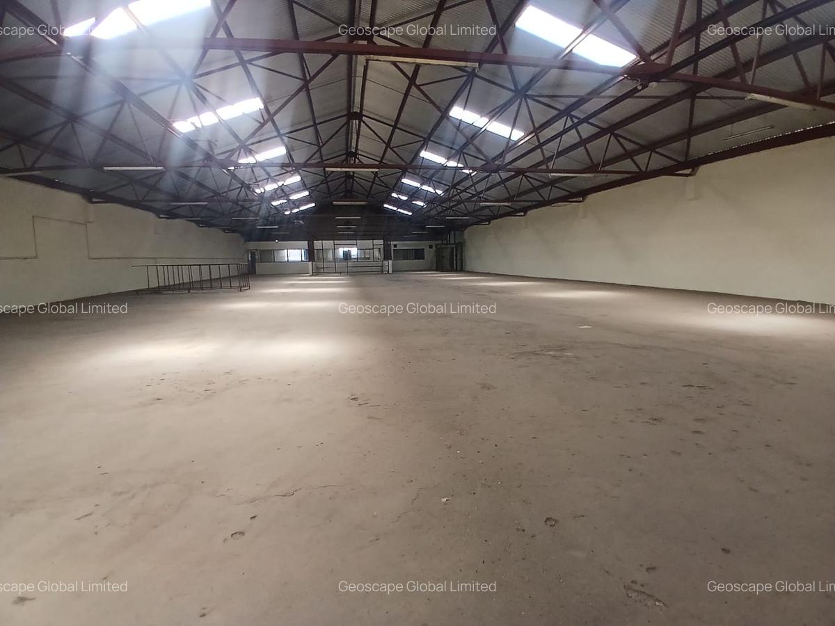 28,000 ft² Warehouse with Fibre Internet in Industrial Area - 1