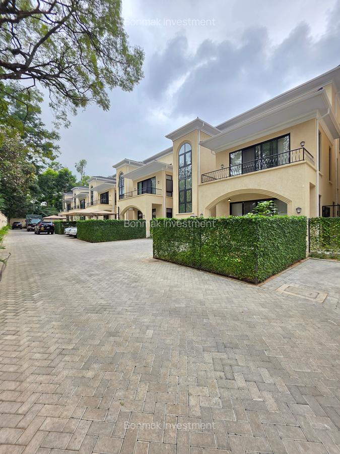 5 Bed Townhouse with En Suite at Lavington Green - 3