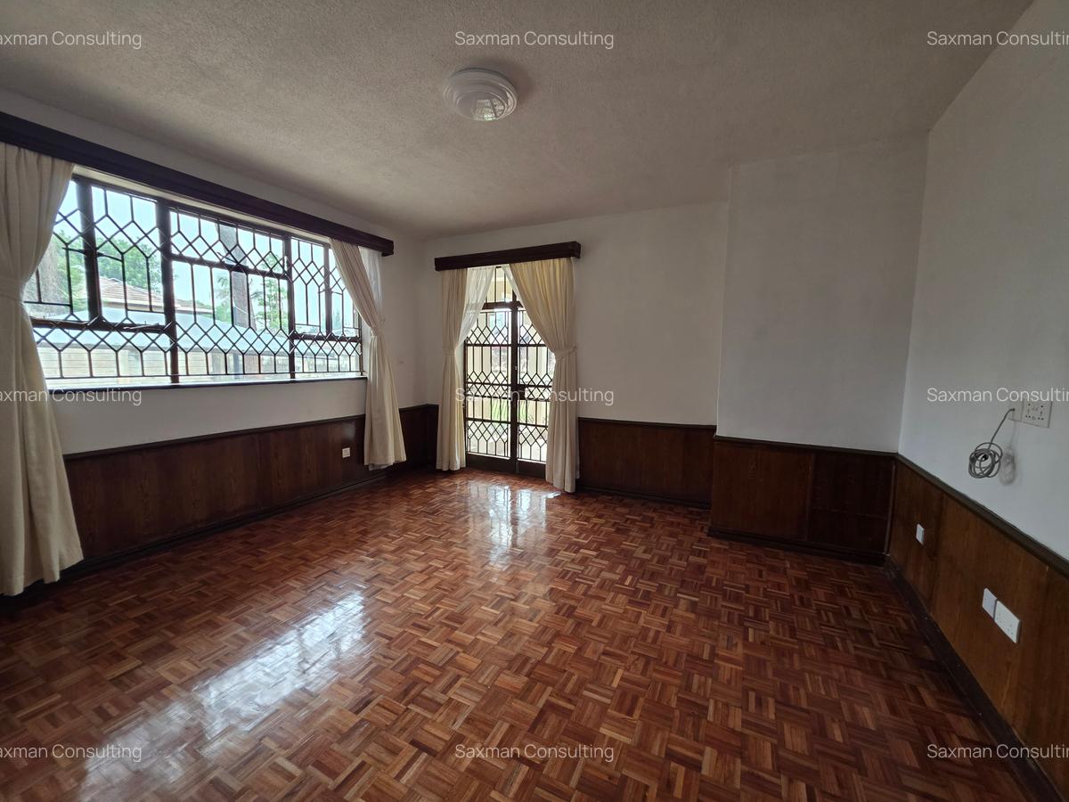 5 Bed House with En Suite in Runda - 11