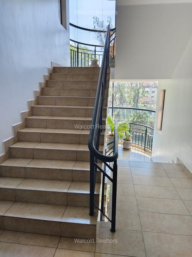 3 Bed Apartment with En Suite in Kilimani - 17