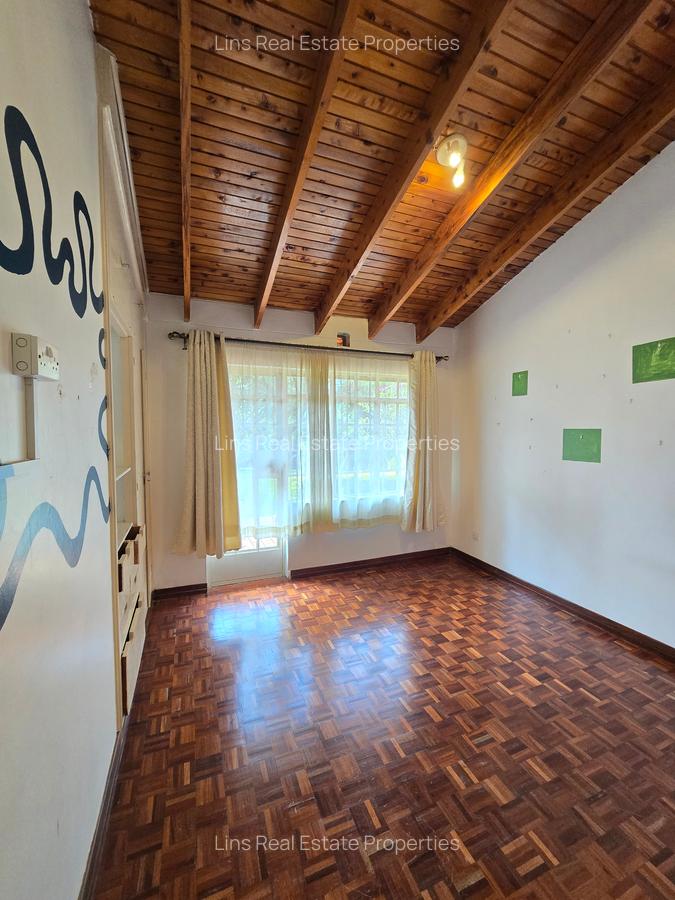 4 Bed House with En Suite in Runda - 20