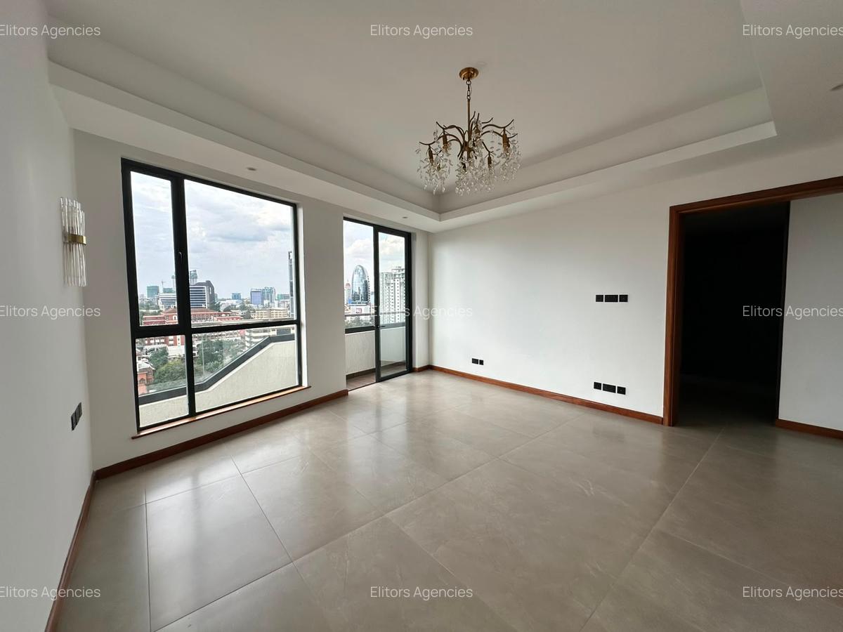 4 Bed Apartment with En Suite at Riverside Drive - 13