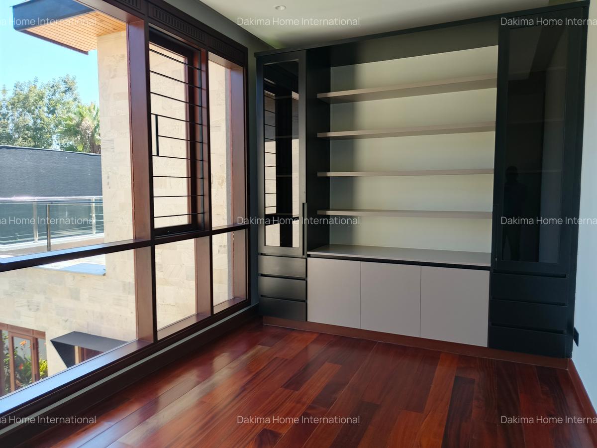 4 Bed House with En Suite in Runda - 18