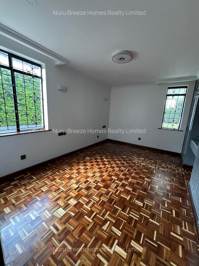 5 Bed House with En Suite in Garden Estate - 7