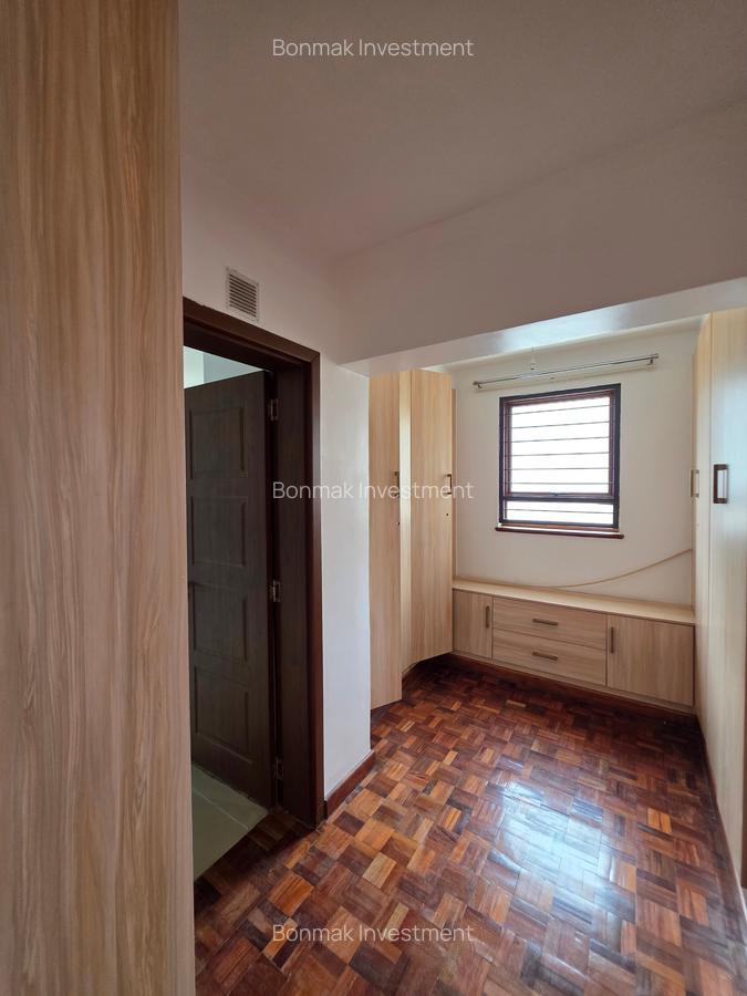 5 Bed Townhouse with En Suite at Lavington Green - 17