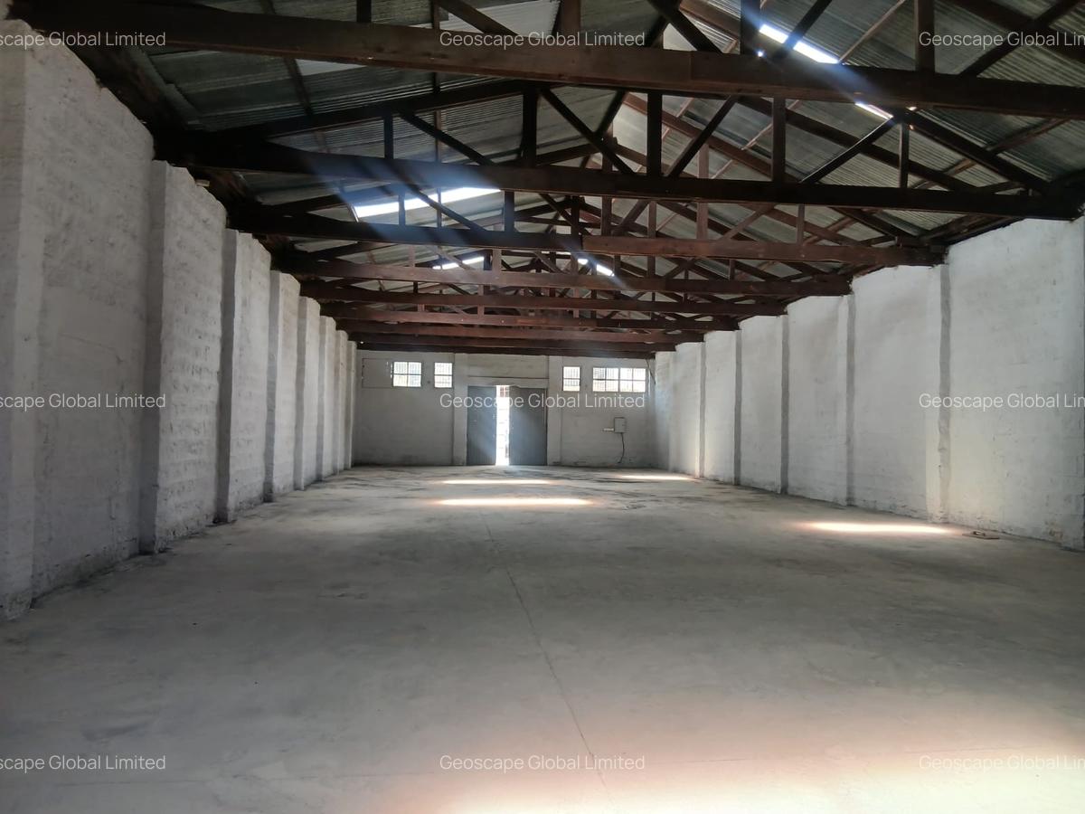 5,000 ft² Warehouse with Parking in Industrial Area - 1