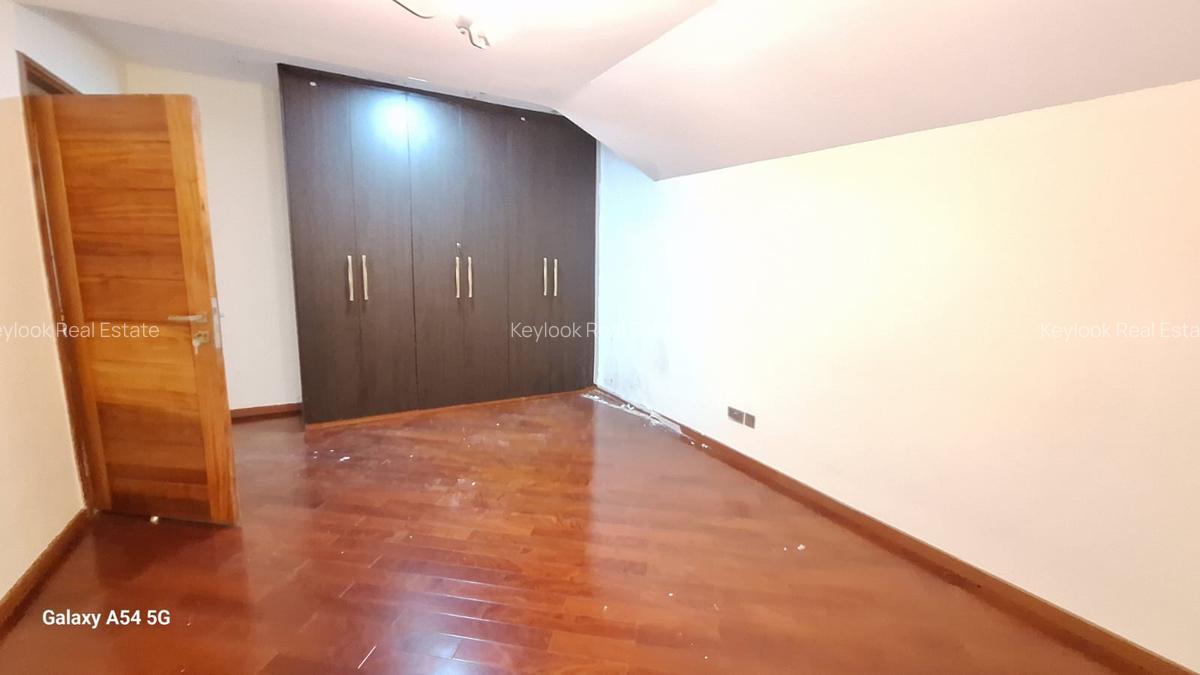 5 Bed Townhouse with En Suite at Lavington Green - 11
