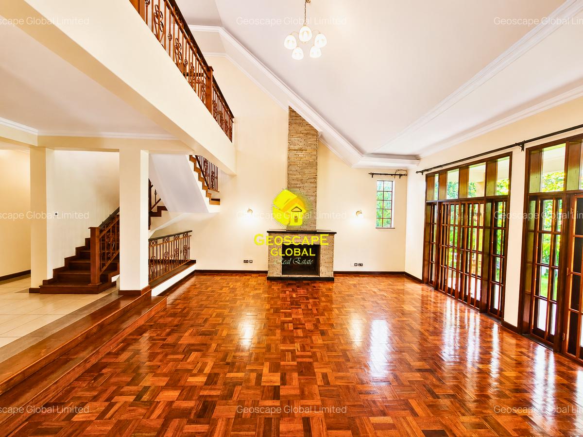 4 Bed House with En Suite in Rosslyn - 2