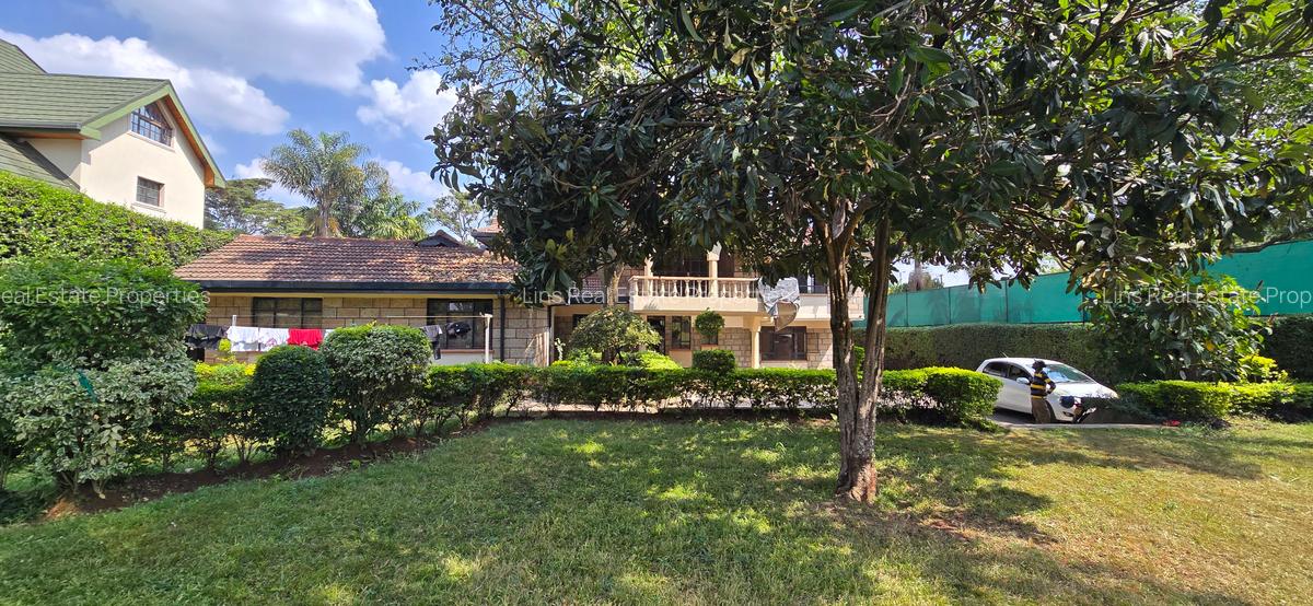 5 Bed House with En Suite in Runda - 1