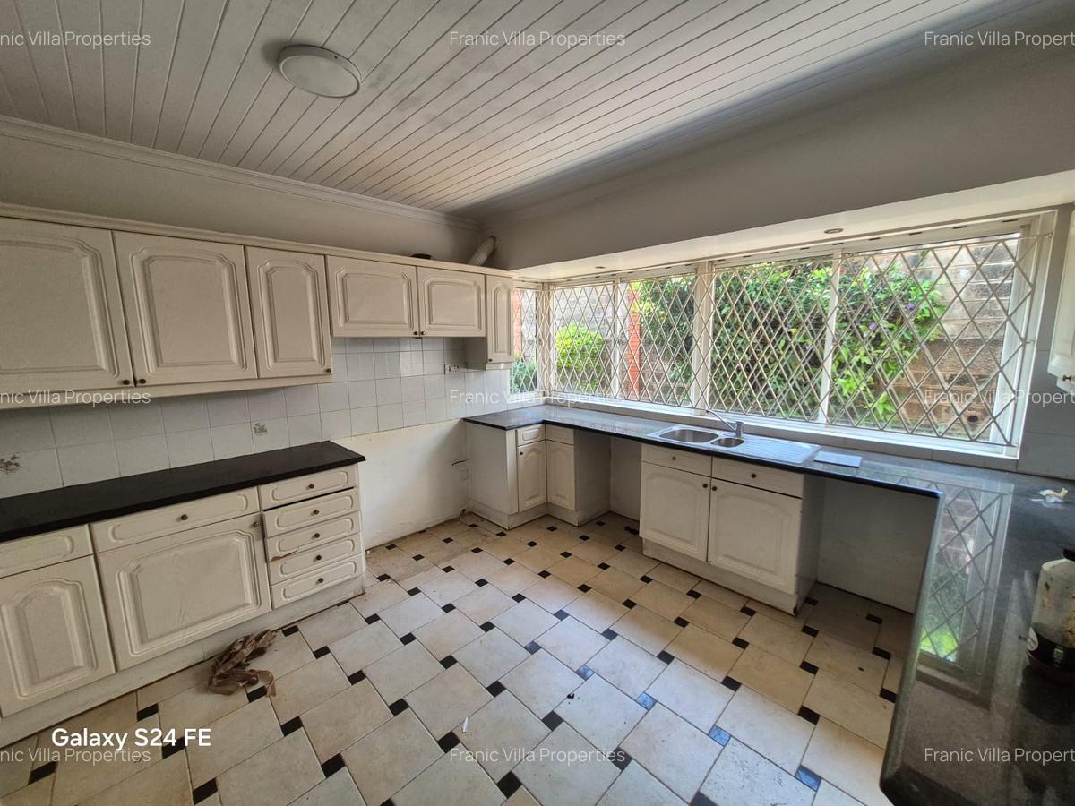 4 Bed House with En Suite at Spring Valley - 7