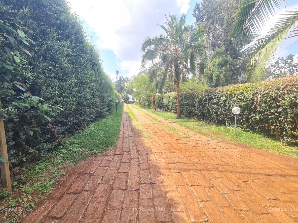 5 Bed House with En Suite at Nyari - 3