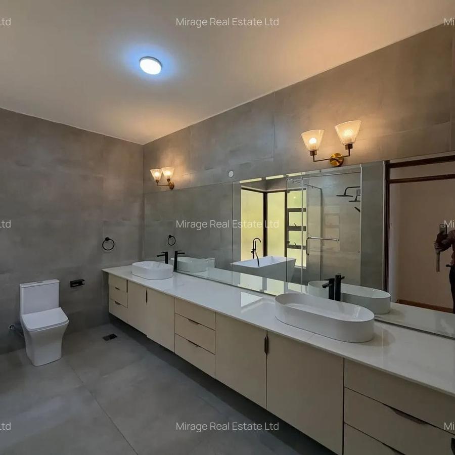 6 Bed Townhouse with En Suite in Karen - 12