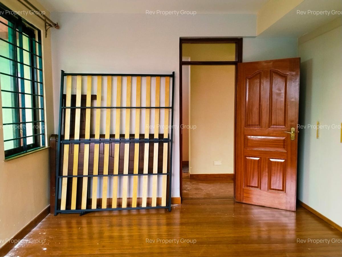 5 Bed Townhouse with En Suite in Lavington - 18