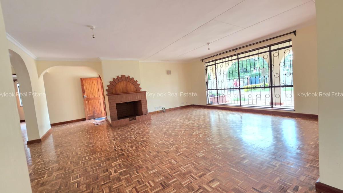 5 Bed House with En Suite at Mountain View Estate - 7