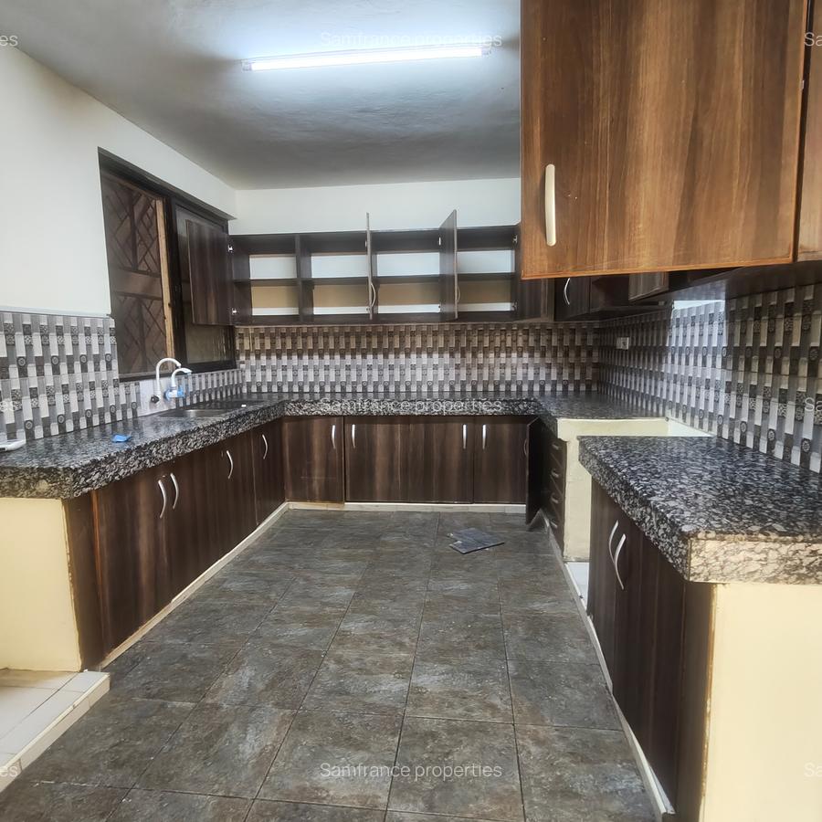 3 Bed Apartment with En Suite at Links Road - 2