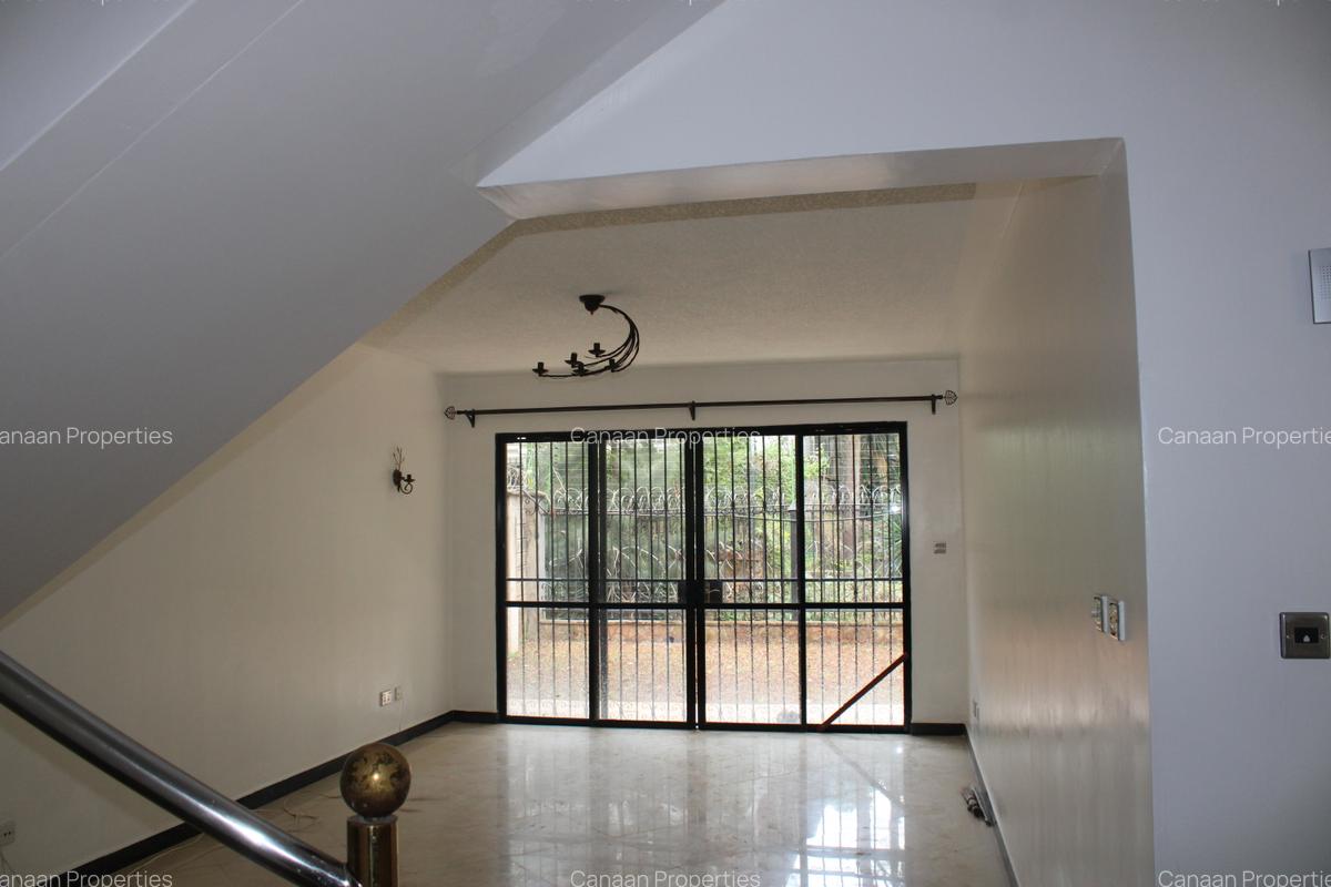 4 Bed Villa with En Suite in Westlands Area - 7