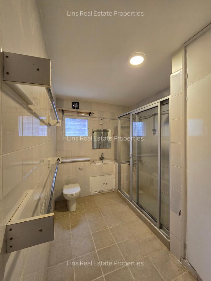 4 Bed House with En Suite in Runda - 13