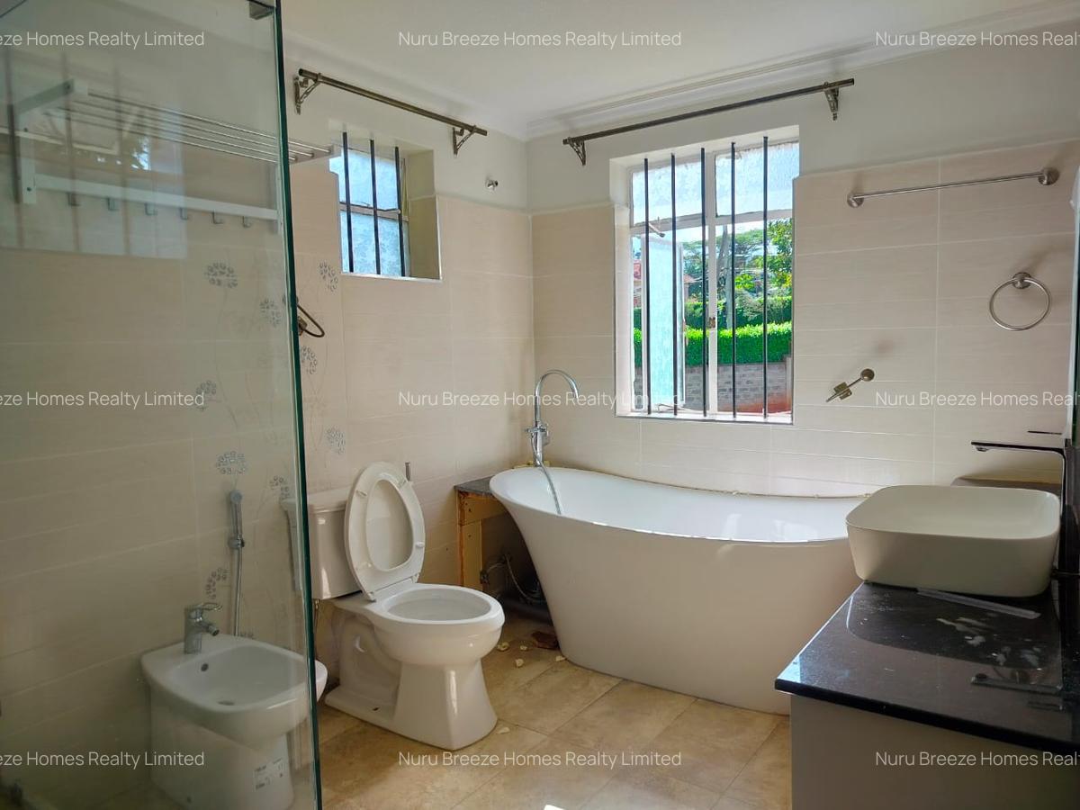 5 Bed House with En Suite in Runda - 16