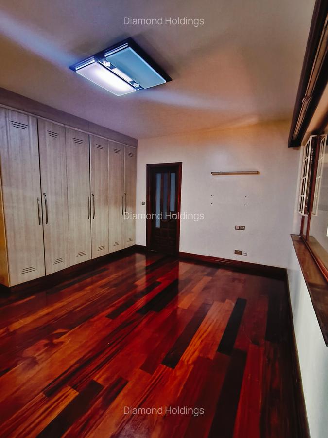 3 Bed Apartment with En Suite at Parklands - 2