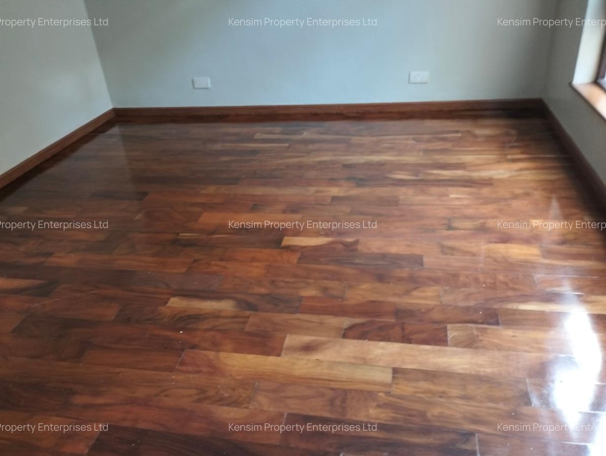 5 Bed Townhouse with En Suite in Lavington - 12